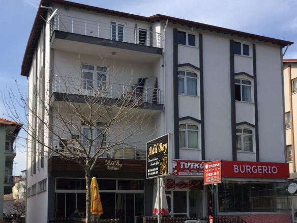 Isparta, Anadolu Mahallesinde 3 Katlı 2 Adet Dükkanlı Satılık Bina