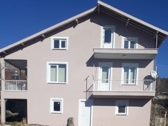 Isparta Aksu ilçesinde müstakil satılık yeni bina